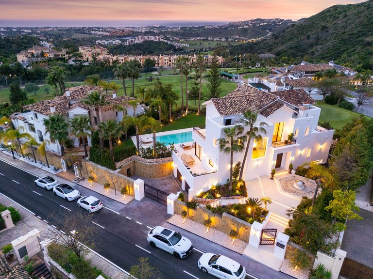 Villa for Sale in Los Arqueros Golf, Malaga 45