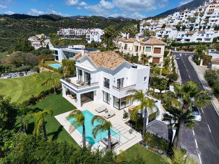Villa for Sale in Los Arqueros Golf, Malaga 46