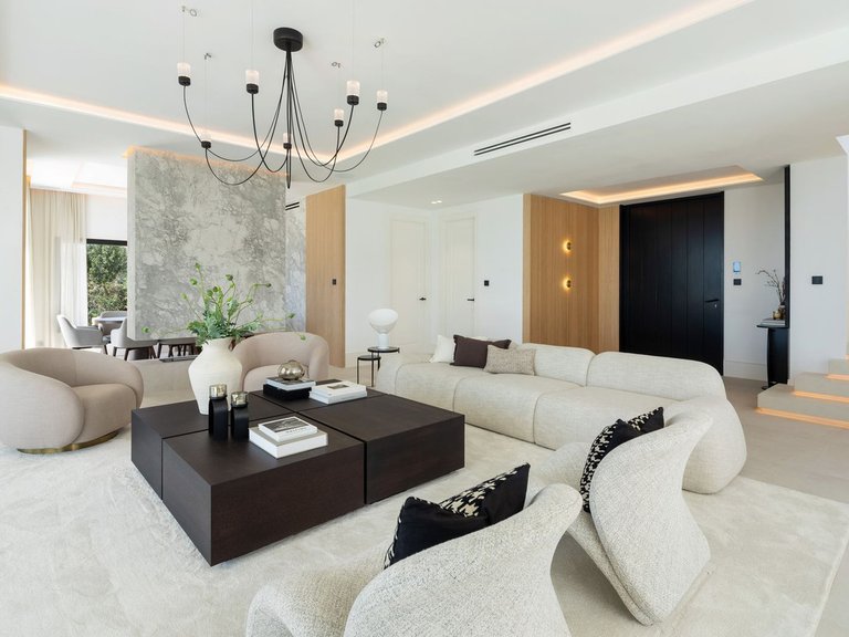 Villa for Sale in Los Arqueros Golf, Malaga 7