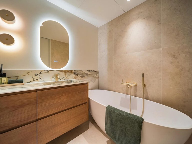 Apartment for Sale in The Golden Mile, Malaga 21