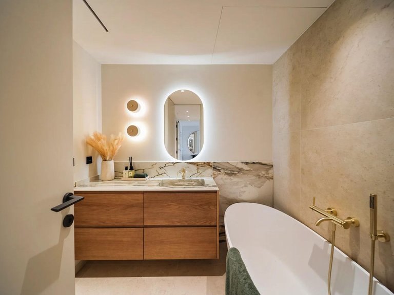 Apartment for Sale in The Golden Mile, Malaga 22