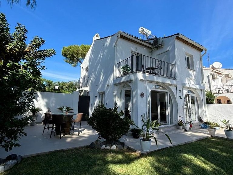 Villa for Sale in Benamara, Malaga 1