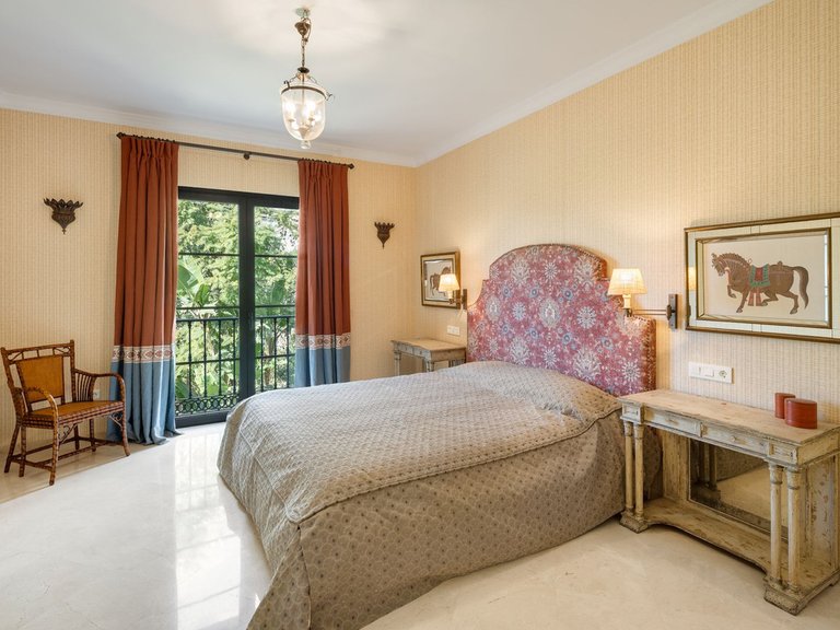 Villa for Sale in Benahavís, Malaga 11