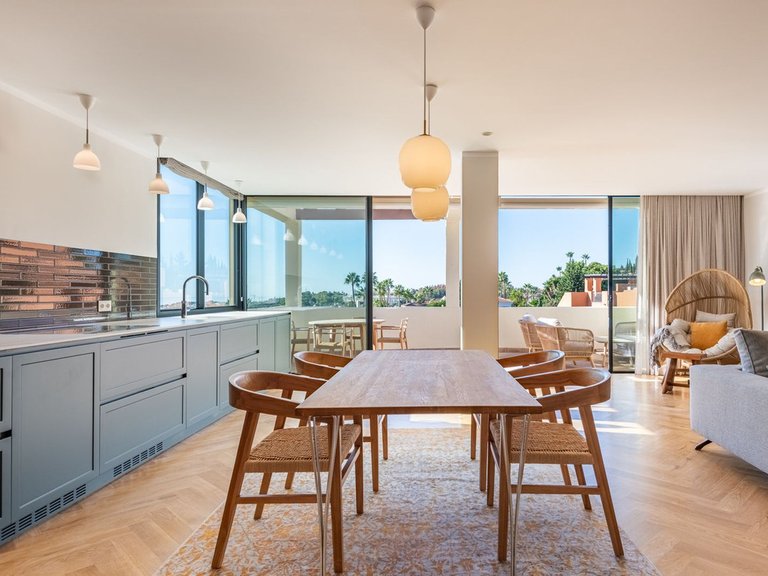 Apartment for Sale in Nueva Andalucía, Malaga 1