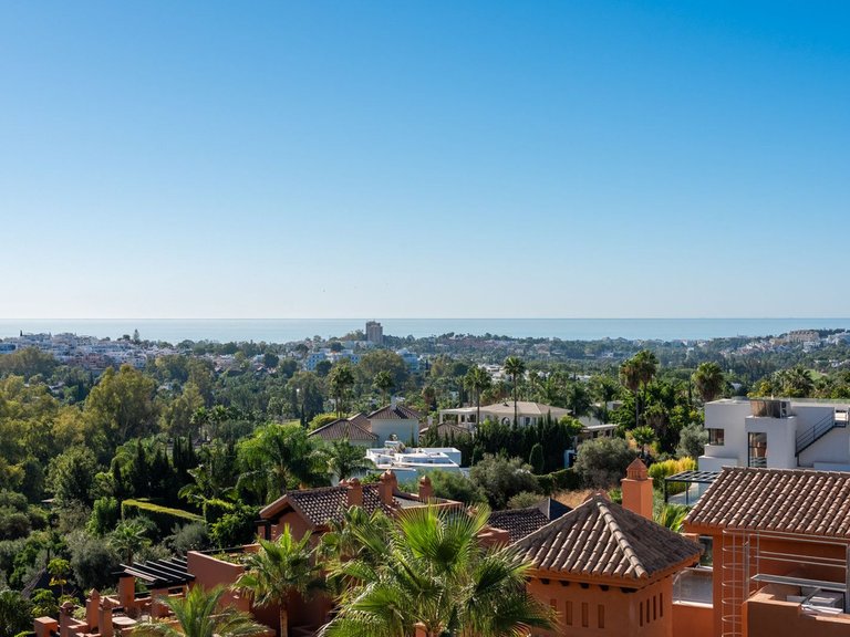 Apartment for Sale in Nueva Andalucía, Malaga 14