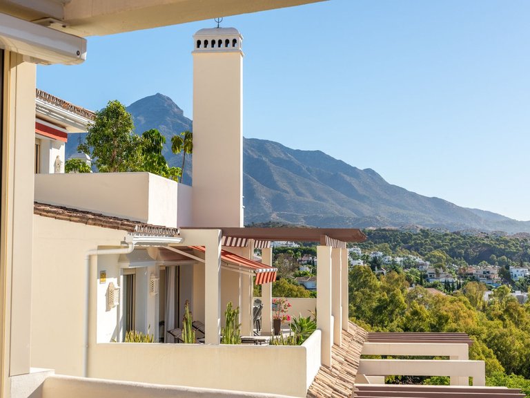 Apartment for Sale in Nueva Andalucía, Malaga 16