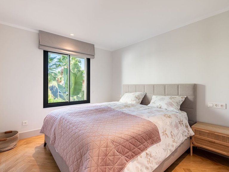 Apartment for Sale in Nueva Andalucía, Malaga 17