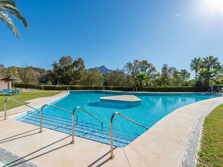 Apartment for Sale in Nueva Andalucía, Malaga 25