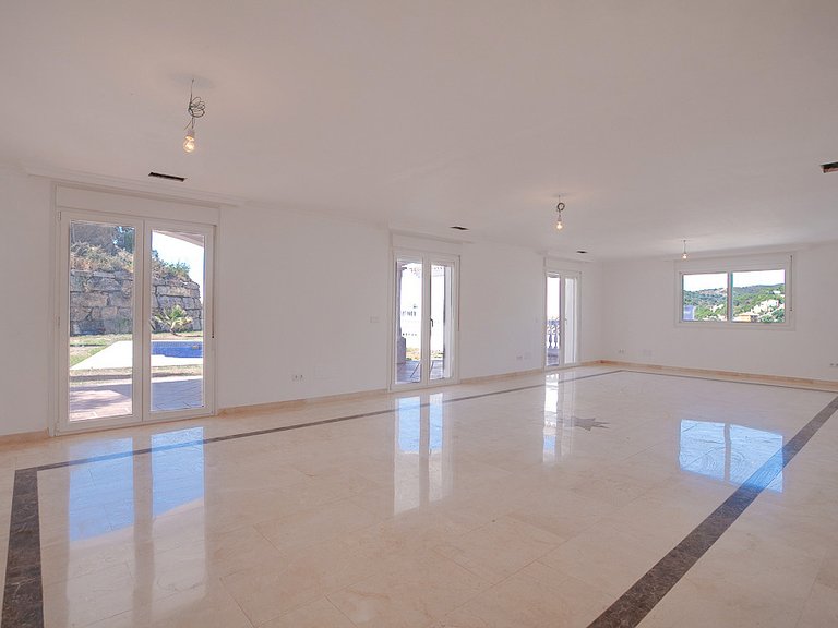 Apartment for Sale in Costa del Sol, Estepona, Malaga 4