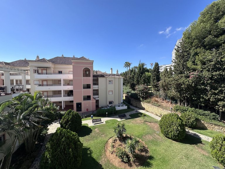 Apartment for Sale in Nueva Andalucía, Malaga 1