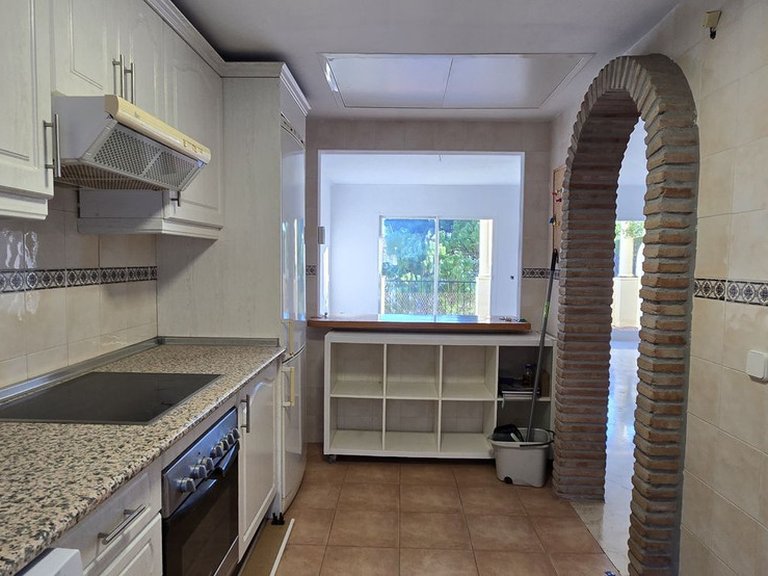 Penthouse for Sale in Marbella, Malaga 12