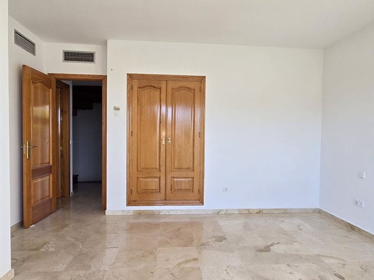Penthouse for Sale in Marbella, Malaga 18