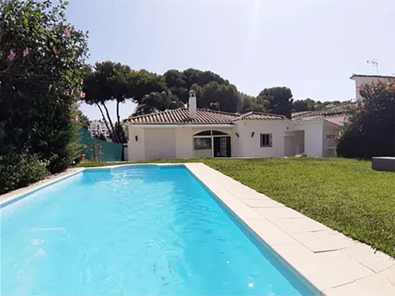 Villa for Sale in Nueva Andalucía, Malaga 1