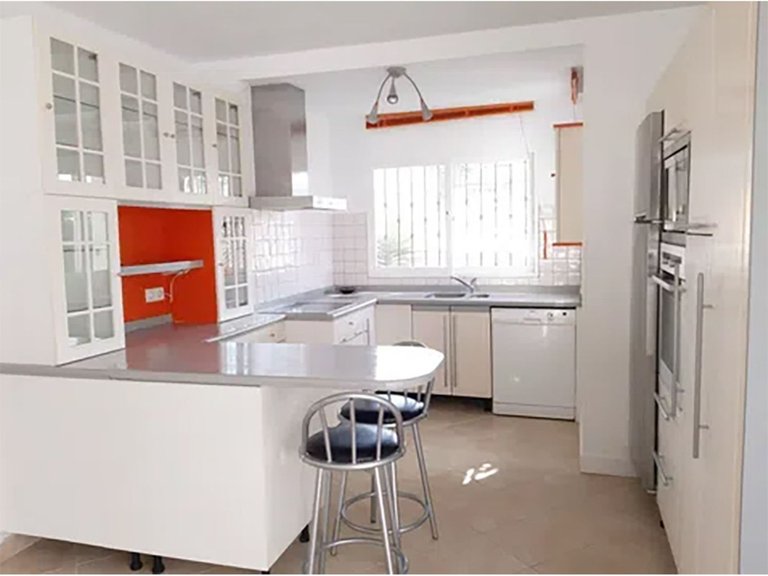 Villa for Sale in Nueva Andalucía, Malaga 12