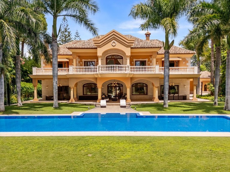 Villa for Sale in Costa del Sol Guadalmina Baja, Malaga 1