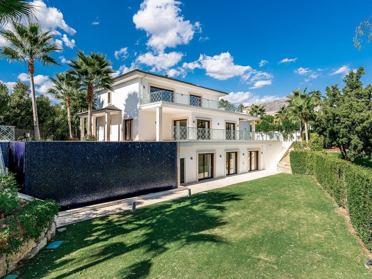 Villa for Sale in Nueva Andalucía, Malaga 25