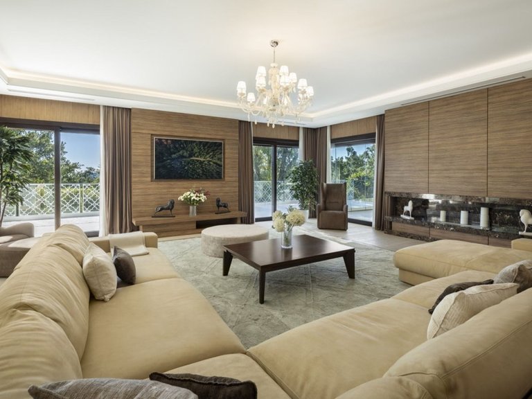 Villa for Sale in Nueva Andalucía, Malaga 4