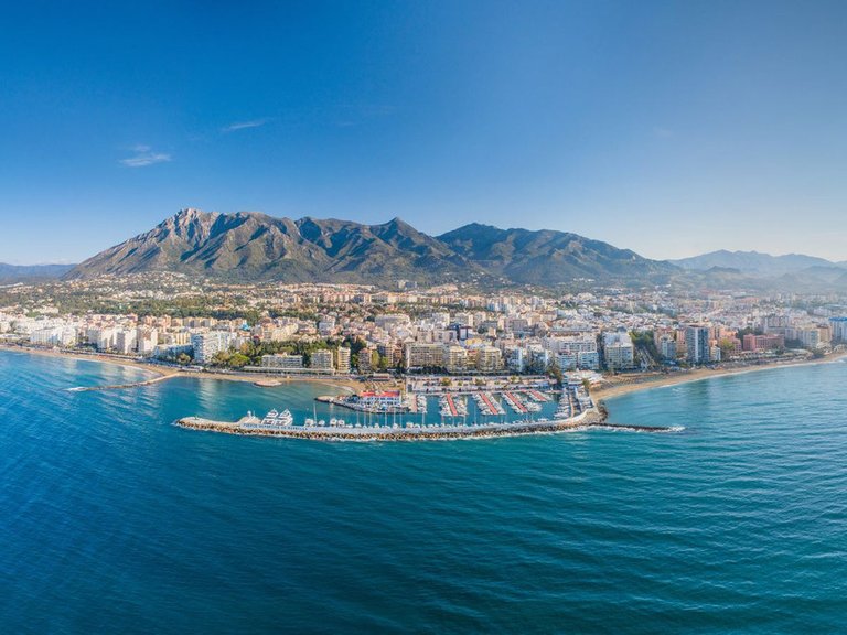 Villa for Sale in Costabella, Malaga 12