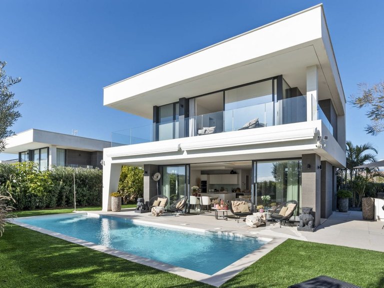 Villa for Sale in La Duquesa, Malaga 1