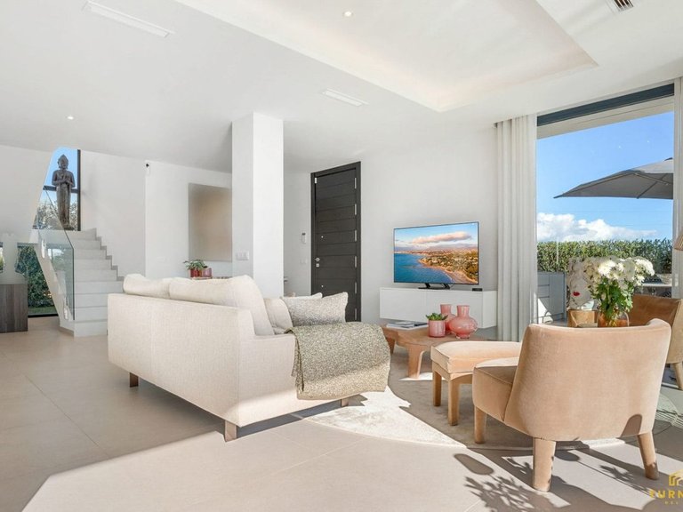 Villa for Sale in La Duquesa, Malaga 3