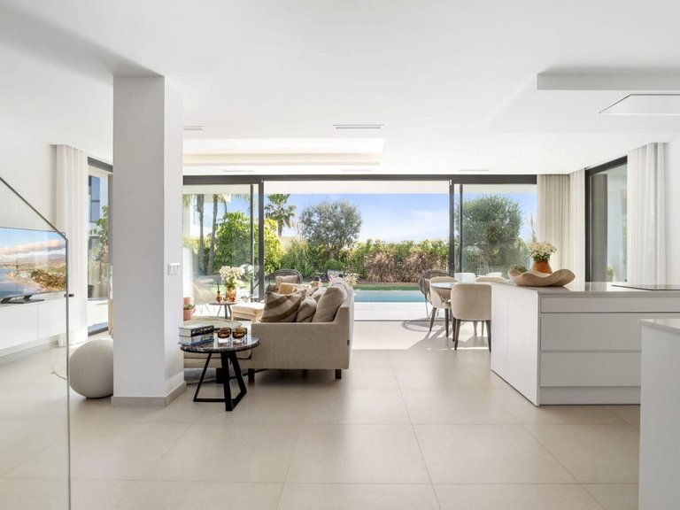 Villa for Sale in La Duquesa, Malaga 4