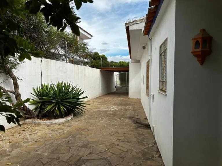 Villa for Sale in Marbella, Malaga 16