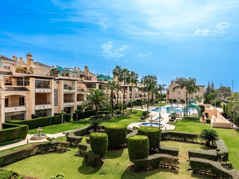 Apartment for Sale in The Golden Mile, Malaga 1