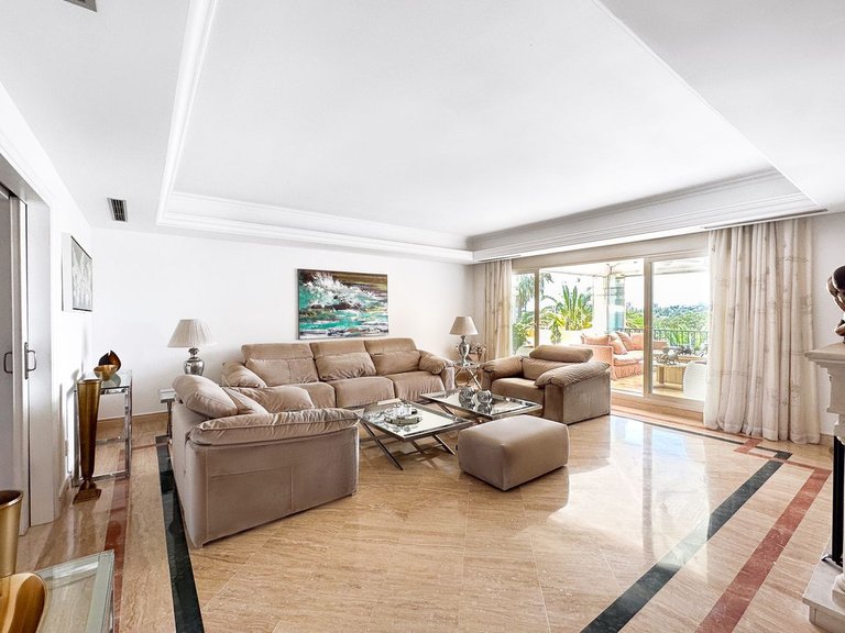 Apartment for Sale in The Golden Mile, Malaga 11