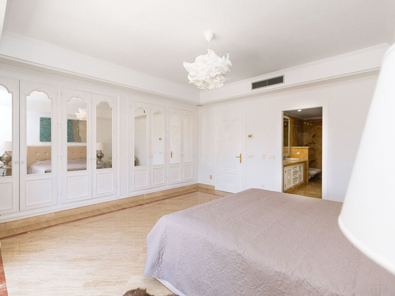 Apartment for Sale in The Golden Mile, Malaga 13