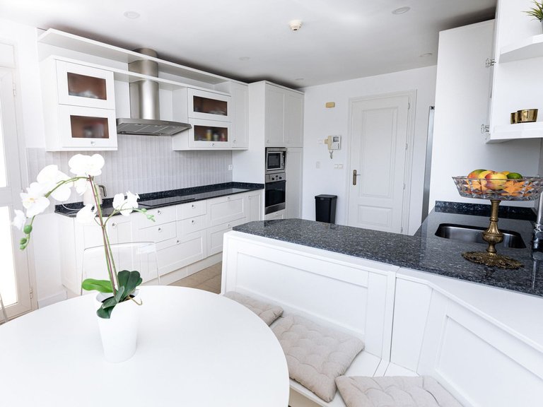 Apartment for Sale in The Golden Mile, Malaga 15