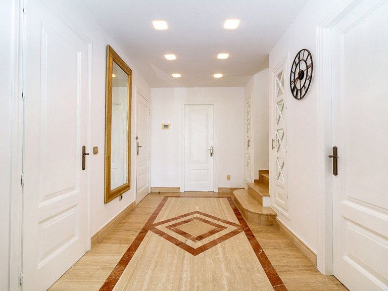 Apartment for Sale in The Golden Mile, Malaga 17