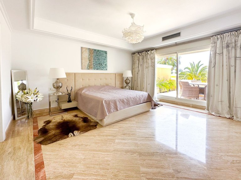 Apartment for Sale in The Golden Mile, Malaga 18