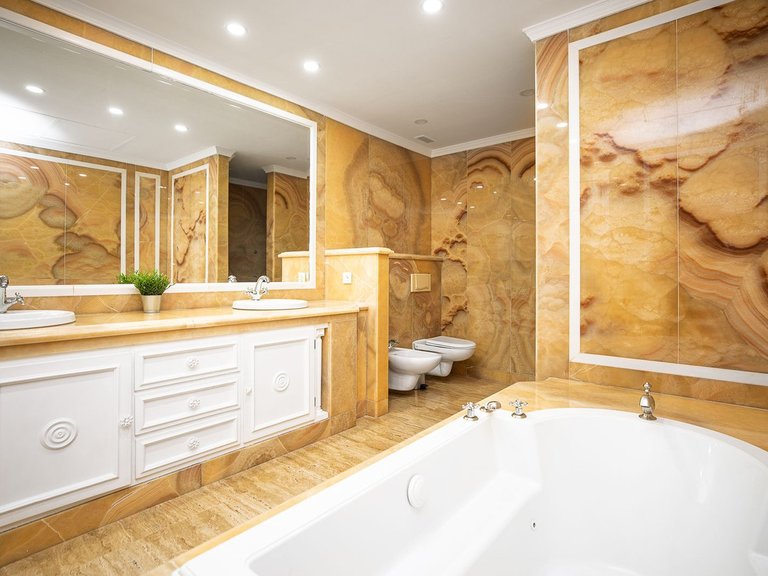 Apartment for Sale in The Golden Mile, Malaga 22