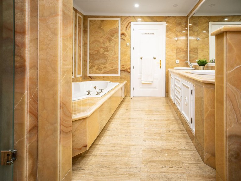 Apartment for Sale in The Golden Mile, Malaga 23