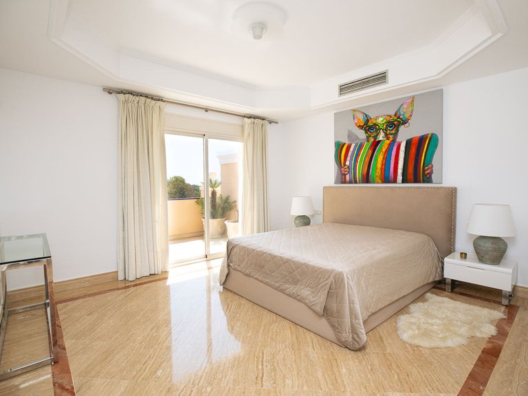 Apartment for Sale in The Golden Mile, Malaga 25