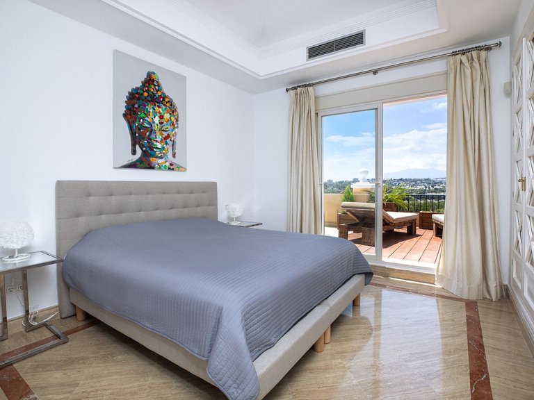 Apartment for Sale in The Golden Mile, Malaga 26