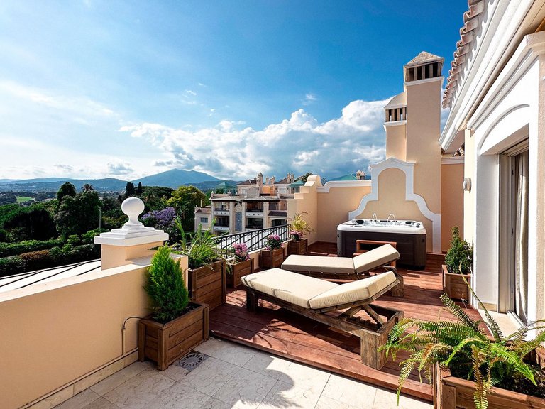 Apartment for Sale in The Golden Mile, Malaga 4