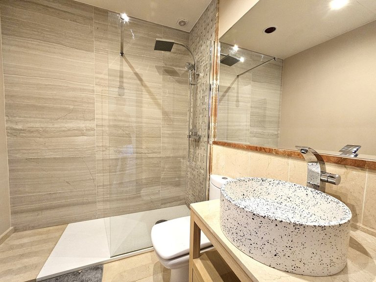 Apartment for Sale in Puerto Banús, Malaga 17