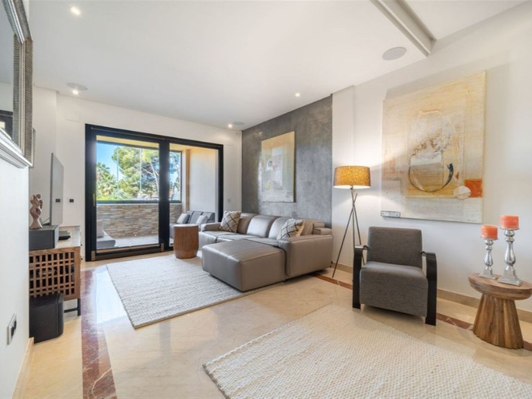 Apartment for Sale in Puerto Banús, Malaga 5