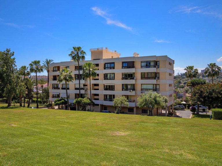 Apartment for Sale in Nueva Andalucía, Malaga 10