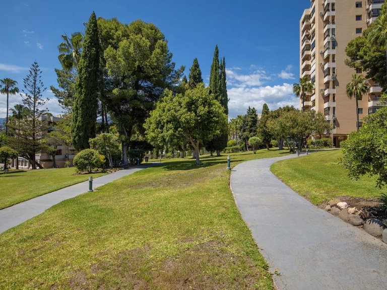 Apartment for Sale in Nueva Andalucía, Malaga 12