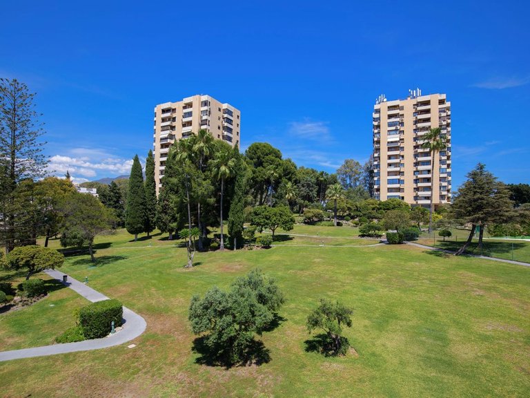Apartment for Sale in Nueva Andalucía, Malaga 15