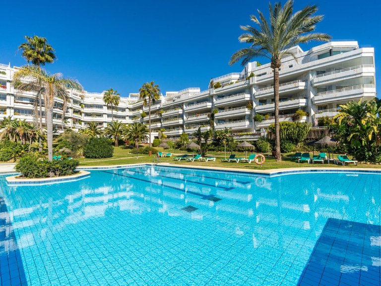 Apartment for Sale in The Golden Mile, Malaga 20