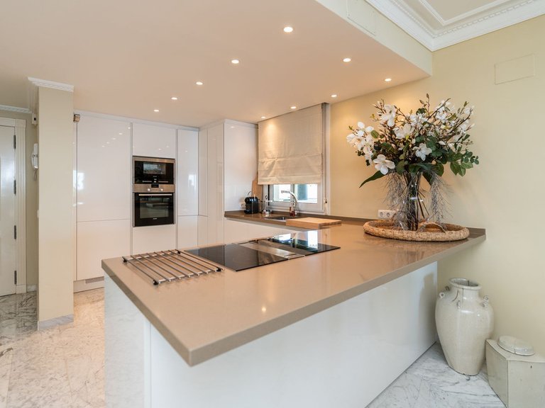 Apartment for Sale in The Golden Mile, Malaga 22