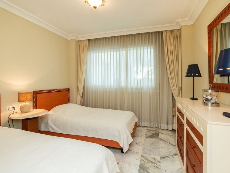 Apartment for Sale in The Golden Mile, Malaga 5