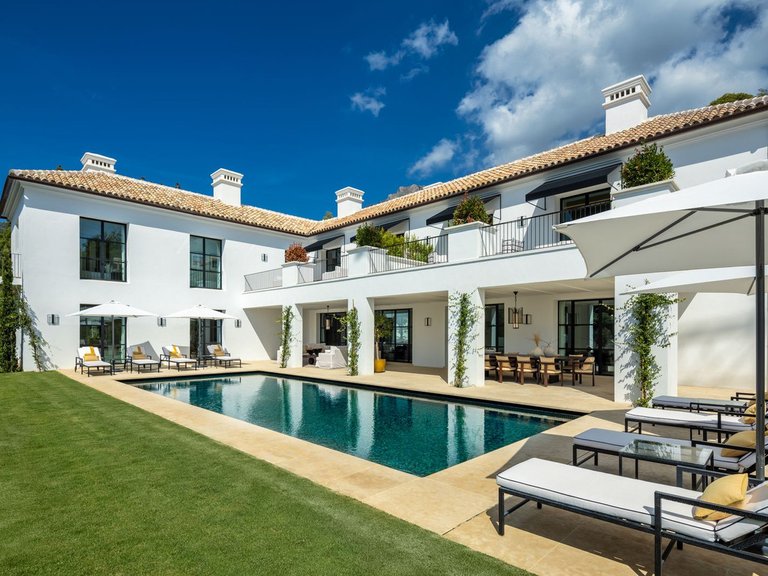 Villa for Sale in Marbella, Malaga 1
