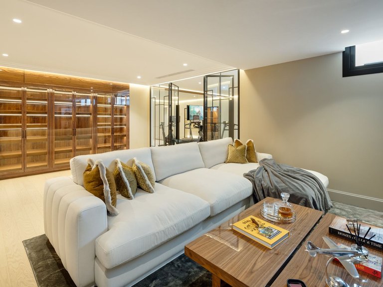 Villa for Sale in Marbella, Malaga 8