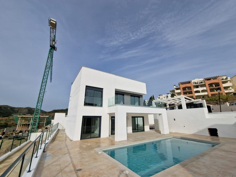 Villa for Sale in Estepona, Malaga 1