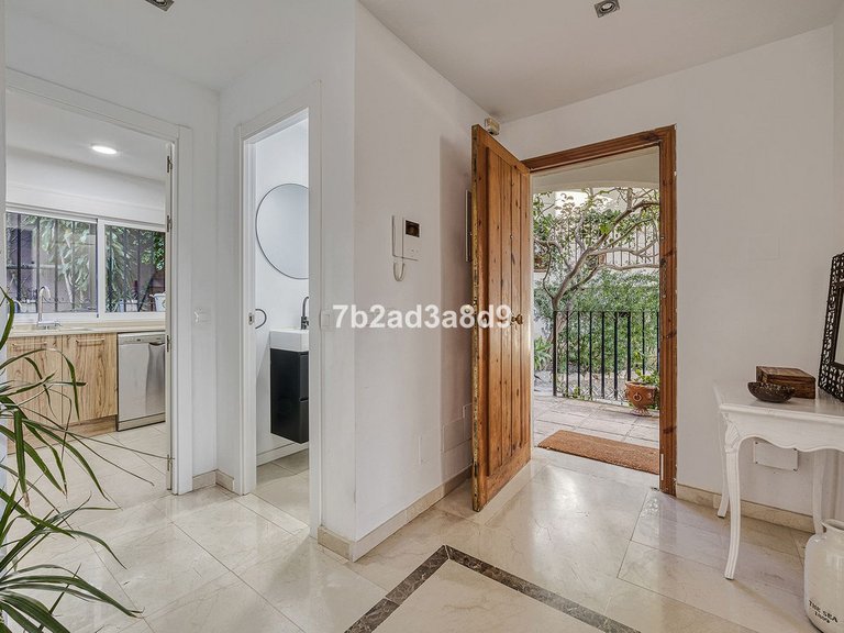 Apartment for Sale in Nueva Andalucía, Malaga 10