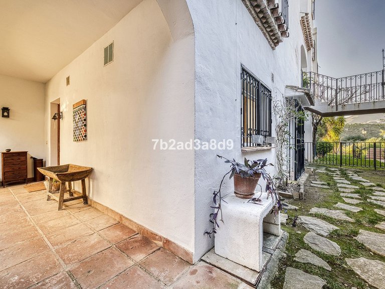 Apartment for Sale in Nueva Andalucía, Malaga 12